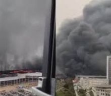 Colosal incendio arrasó con importante fábrica de autos eléctricos en China