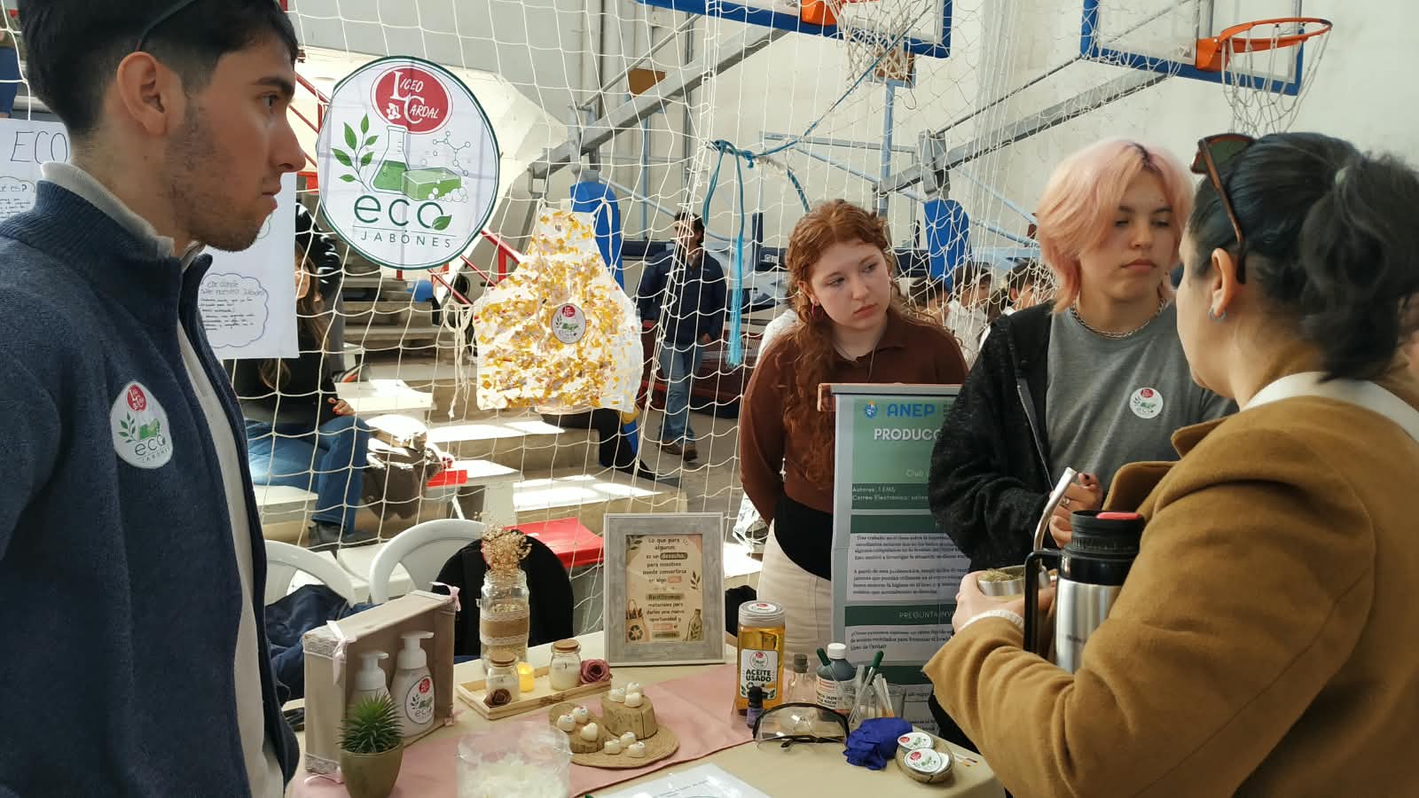 80_clubes_de_ciencia_participa_en_la_Feria_Departamental.jpeg