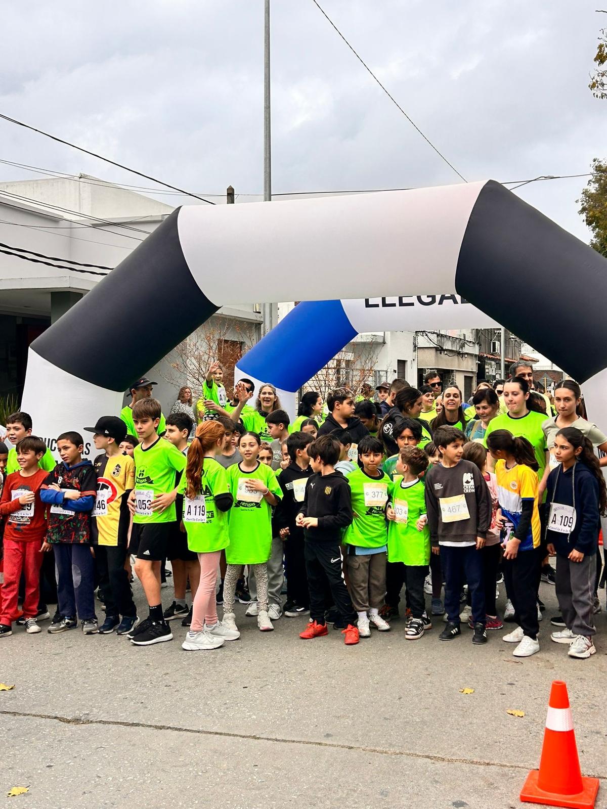 Con_buena_participación_se_realizó_la_CorreCaminata_de_la_Escuela_N_1_Artigas.jpeg