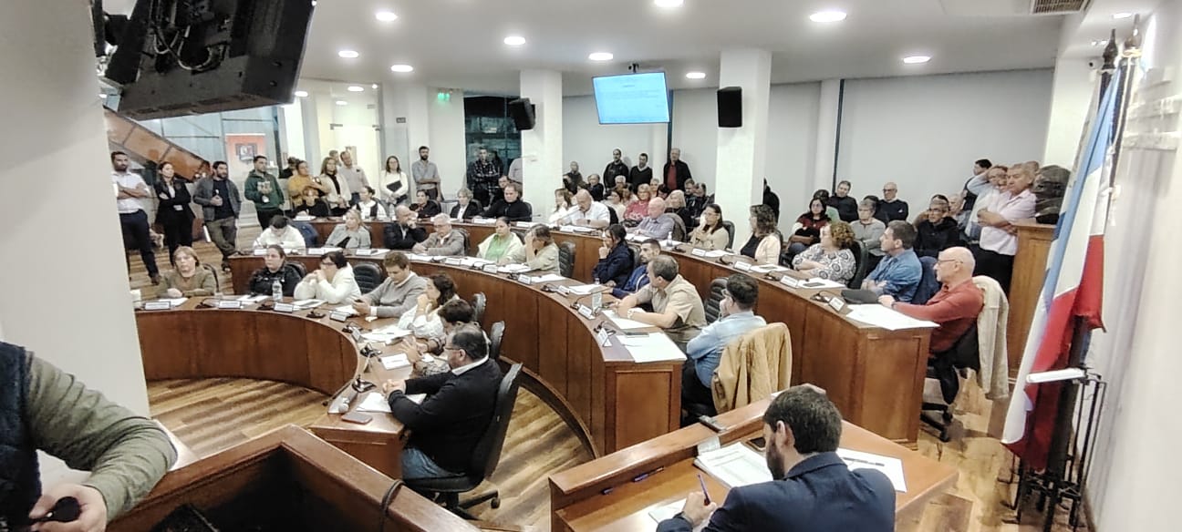 Con_votos_del_Frente_Amplio_y_Partido_Colorado_la_Junta_Departamental_elevará_la_licitación_de_la_terminal_al_Tribunal_de_Cuentas_2.jpeg