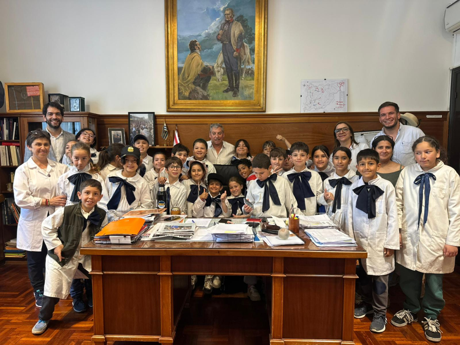 Alumnos de la Escuela N 3 visitaron la Intendencia de Florida