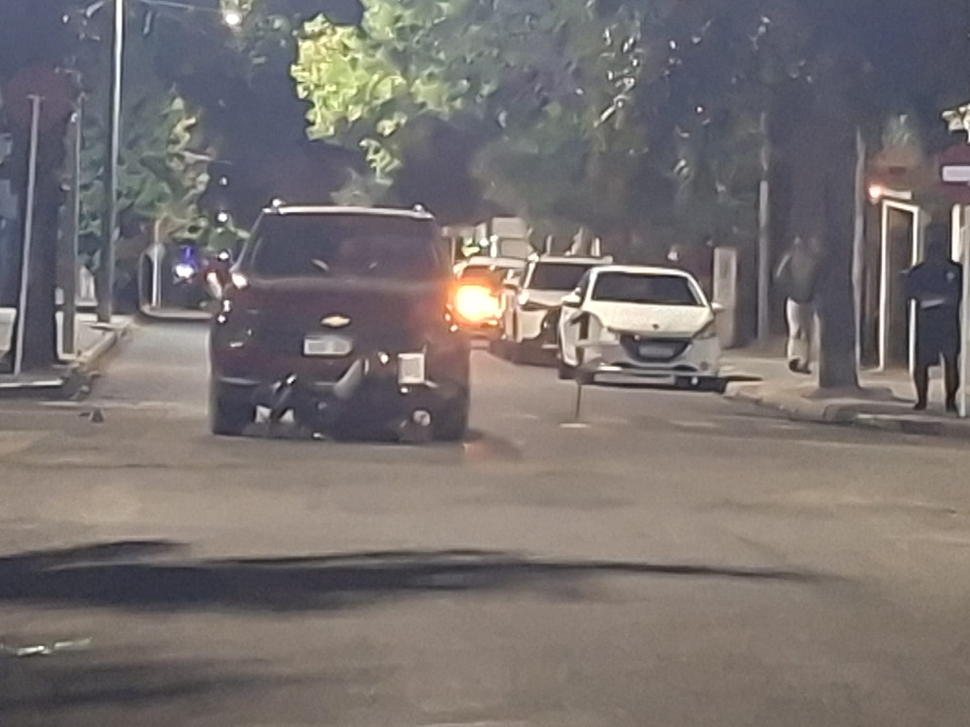 Siniestro_de_tránsito_entre_camioneta_y_moto_dejó_dos_personas_lesionadas.jpeg