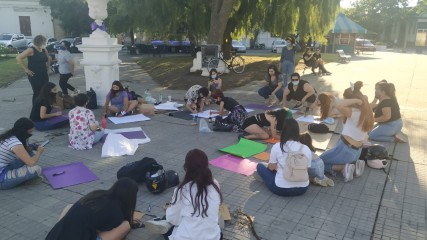 Actividad_en_Plaza_Asamblea_por_el_Día_Internacional_de_la_Eliminación_de_la_Violencia_contra_la_Mujer._2.jpg
