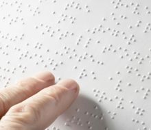 Estudiante floridense de Sociología eligió una obra del Centro Braille para su tesis final