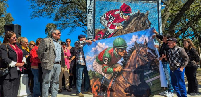 Mural en homenaje a Irineo Leguisamo fue inaugurado en el ingreso al Hipódromo 