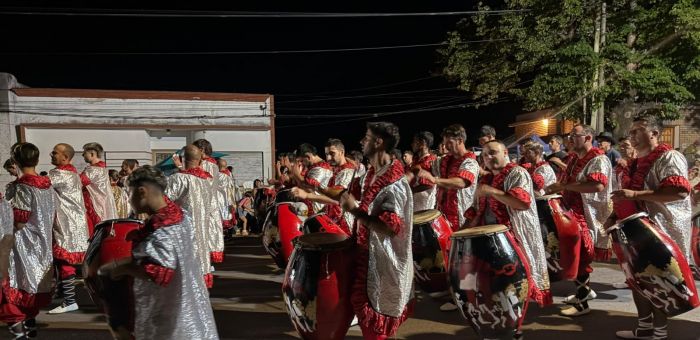 Se desarrollo el desfile de Carnaval por la Avenida Artigas