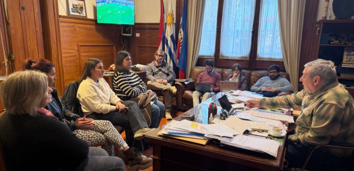 Intendente Carlos Enciso recibió a representantes de cooperativas de viviendas de Florida