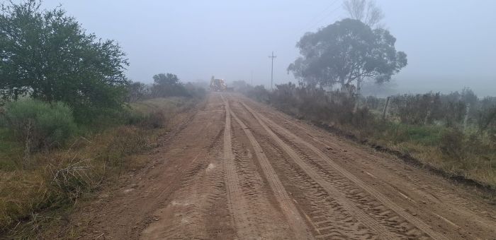 Avanzan trabajos de mantenimiento vial en distintos puntos del departamento