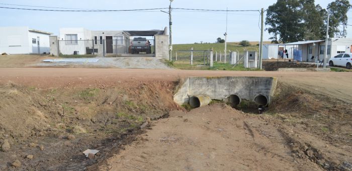 Enciso recorrió obras en barrios Los Cipreses y Jardines del Cortijo