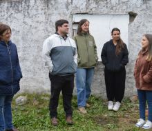 La Intendencia continúa colaborando con Cireneos en la instalación de una nueva vivienda
