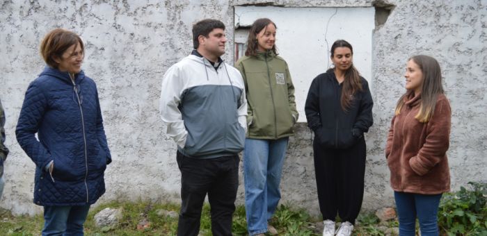 La Intendencia continúa colaborando con Cirineos en la instalación de una nueva vivienda