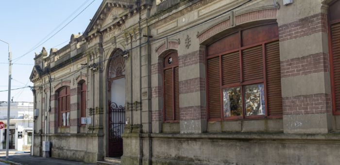 Trabajos de limpieza y mantenimiento en el Mercado