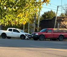 Choque entre dos camionetas en Andresito y Gianola