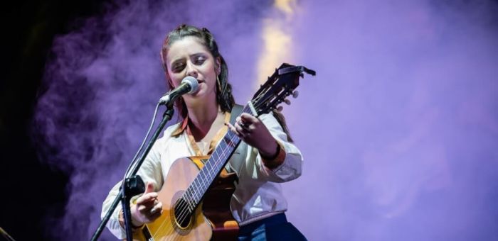 Lucía Aramburu presentó su nueva canción “Quiero ser ese plan”