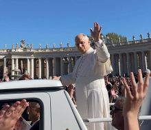 Carlos Enciso anunció la posible llegada del Papa León XIV a Florida en noviembre