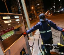 Estaciones de servicio denuncian que los aranceles de las tarjetas de crédito les cuestan casi $1 por litro