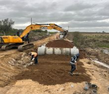 Vialidad trabaja en la reconstrucción de la calzada en Camino Escuela La Palma
