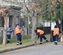 Trabajos de limpieza en barrios de la ciudad con apoyo del programa Uruguay Impulsa