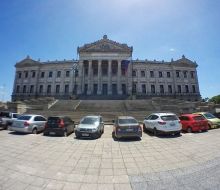 Carolina Cosse presentó un proyecto para el Palacio Legislativo