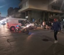 Choque entre camioneta y moto en céntrica esquina de Florida