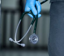 Más de 50 jerarcas y profesionales respaldan proyecto de trabajo obligatorio en salud pública