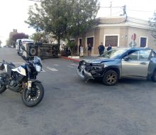 Choque entre dos camionetas y vuelco en Gallinal y Pocho Fernández
