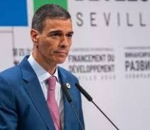 Acusaciones por corrupción salpican a Sánchez en juicio por mascarillas