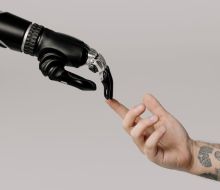 Los uruguayos miran con más preocupación que entusiasmo el creciente uso de la inteligencia artificial