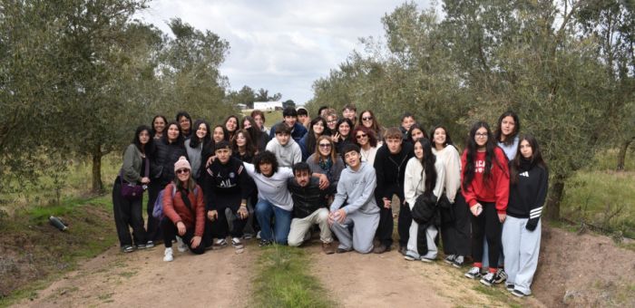 Estudiantes del Liceo Nº 2 visitaron emprendimiento olivícola en Casupá