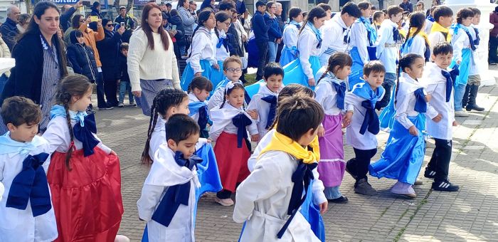 "Tradición y Patrimonio": Periconazo reunió a estudiantes en Plaza Asamblea