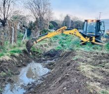 Intendencia realiza trabajos de canalización y limpieza en el arroyo Tomás González