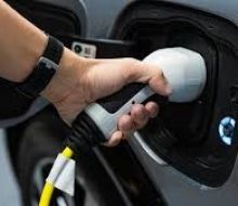 Unión de Vendedores de Nafta reclama más medidas del gobierno; pide revisión de incentivos para compras de autos eléctricos