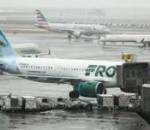 Una persona murió y otras 12 resultaron heridas arrolladas por un avión en el aeropuerto de Denver