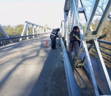 Realizan mantenimiento al puente Piedra Alta