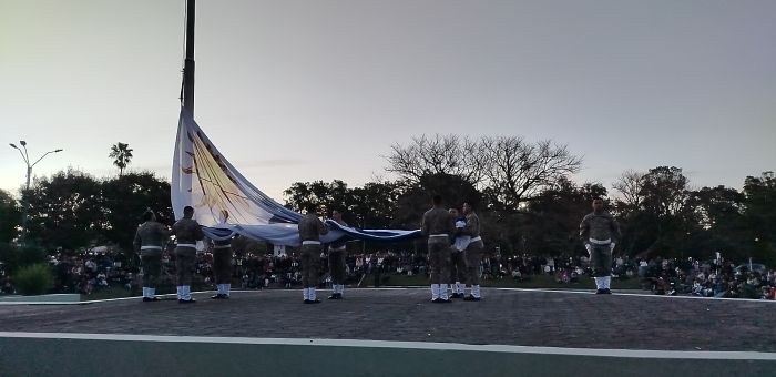 Ceremonia de Arriado del Pabellón Nacional en Plaza de la Bandera