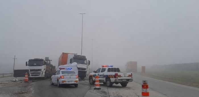 Accidente en ruta 5 entre dos camiones y camioneta