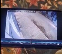 Delincuentes robaron una moto y casi chocan al escapar