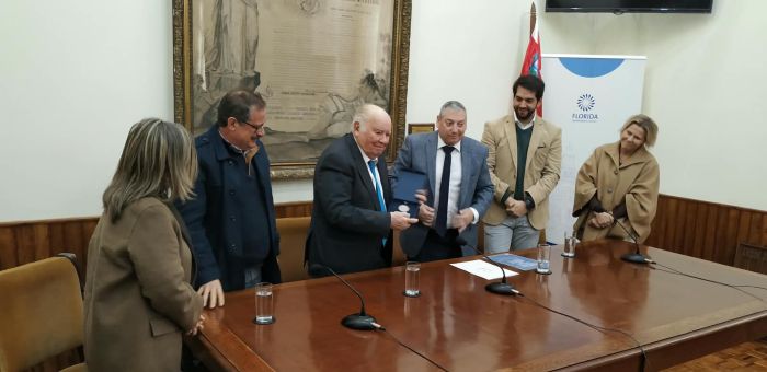 Enrique Iglesias fue declarado Visitante Ilustre de Florida