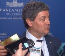 Diputado denunció estafa a feriantes; usan su imagen para multar a los trabajadores