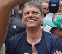 El gobernador de São Paulo emerge como figura de la derecha tras la fuga de Bolsonaro