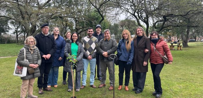 Rotary Club de Florida se sumó al programa "Florida Más Verde" con la plantación del Árbol de la Amistad