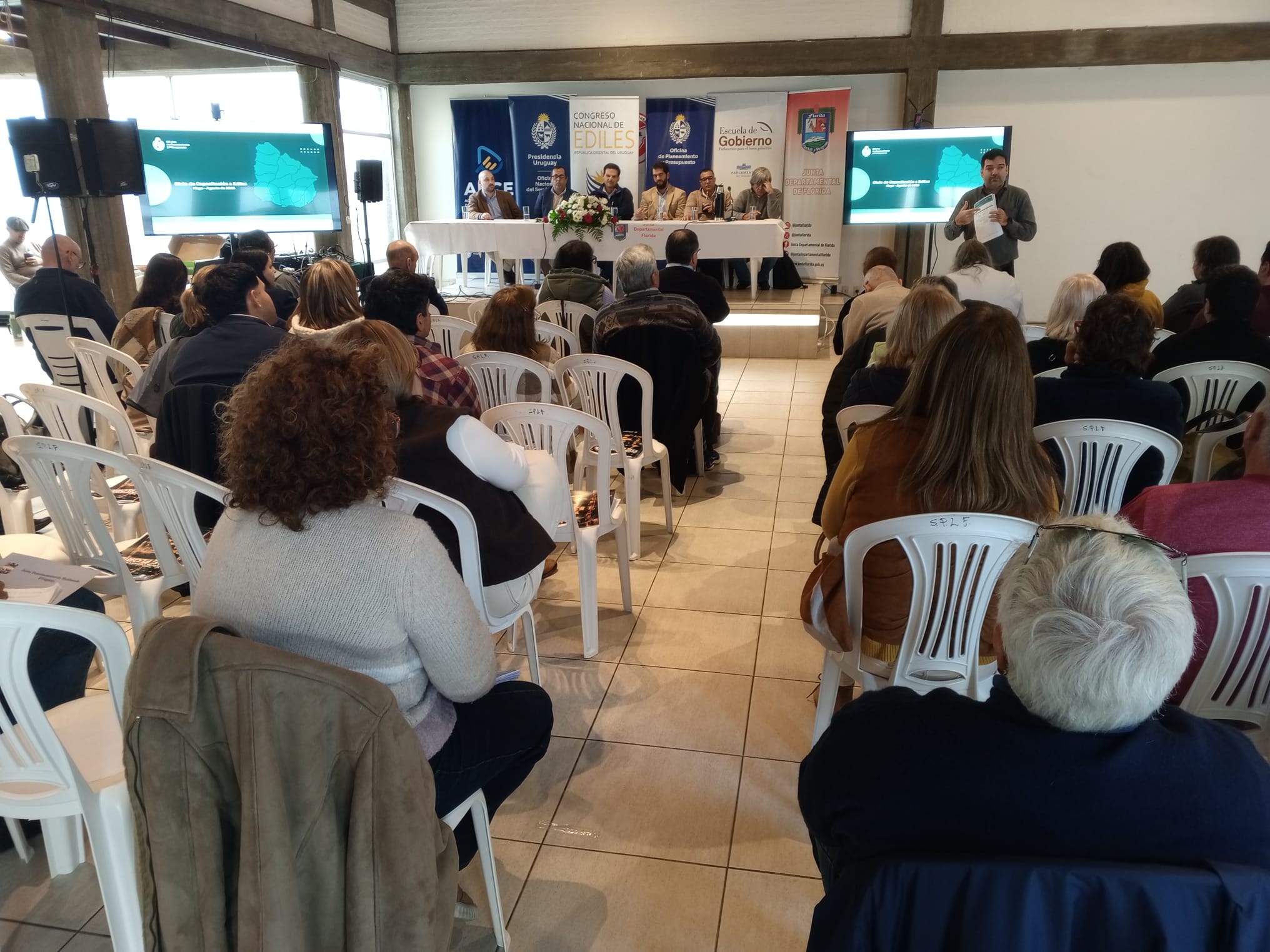 Capacitación_para_fortalecer_la_gestión_de_las_Juntas_Departamentales_se_desarrolla_en_Florida.jpeg