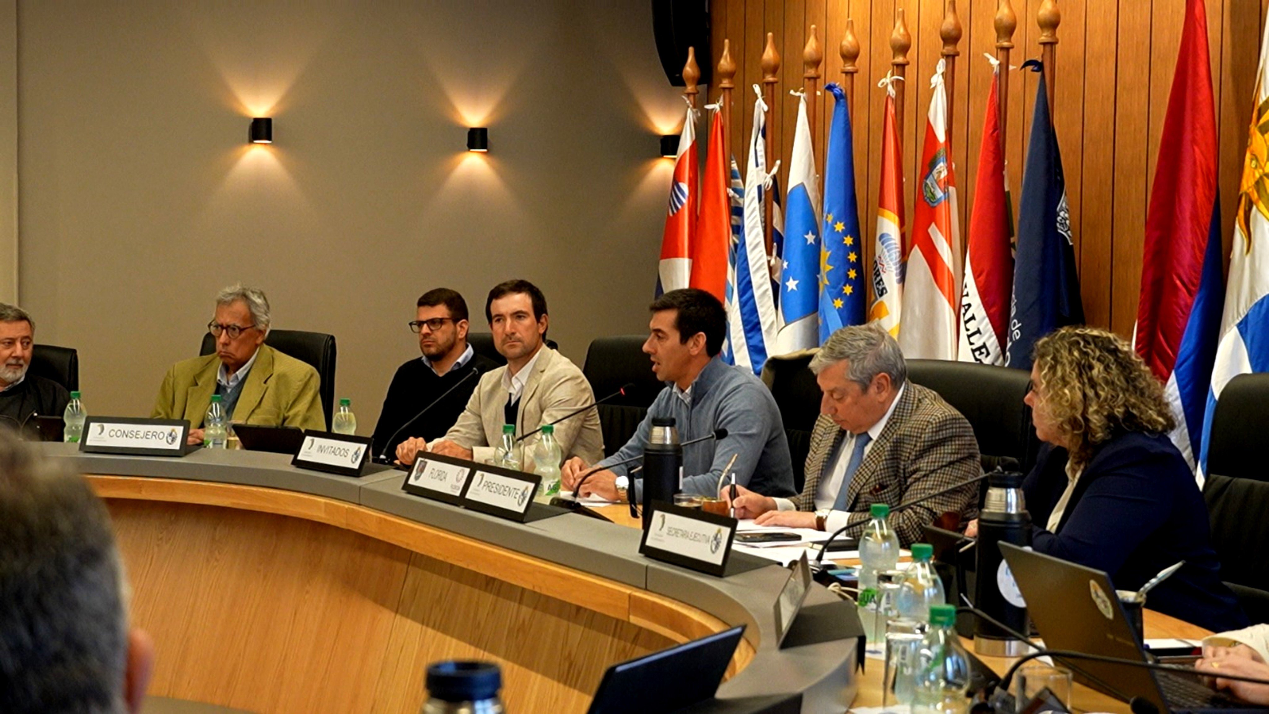 Carlos_Enciso_presidió_una_nueva_sesión_plenaria_del_Congreso_de_Intendentes.jpeg