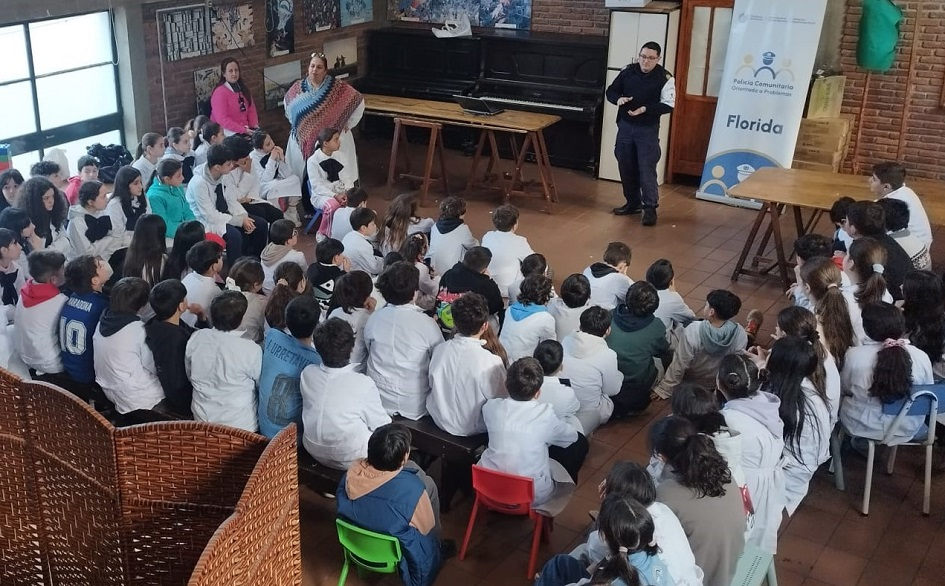 Charla_sobre_bullying_y_redes_sociales.jpg
