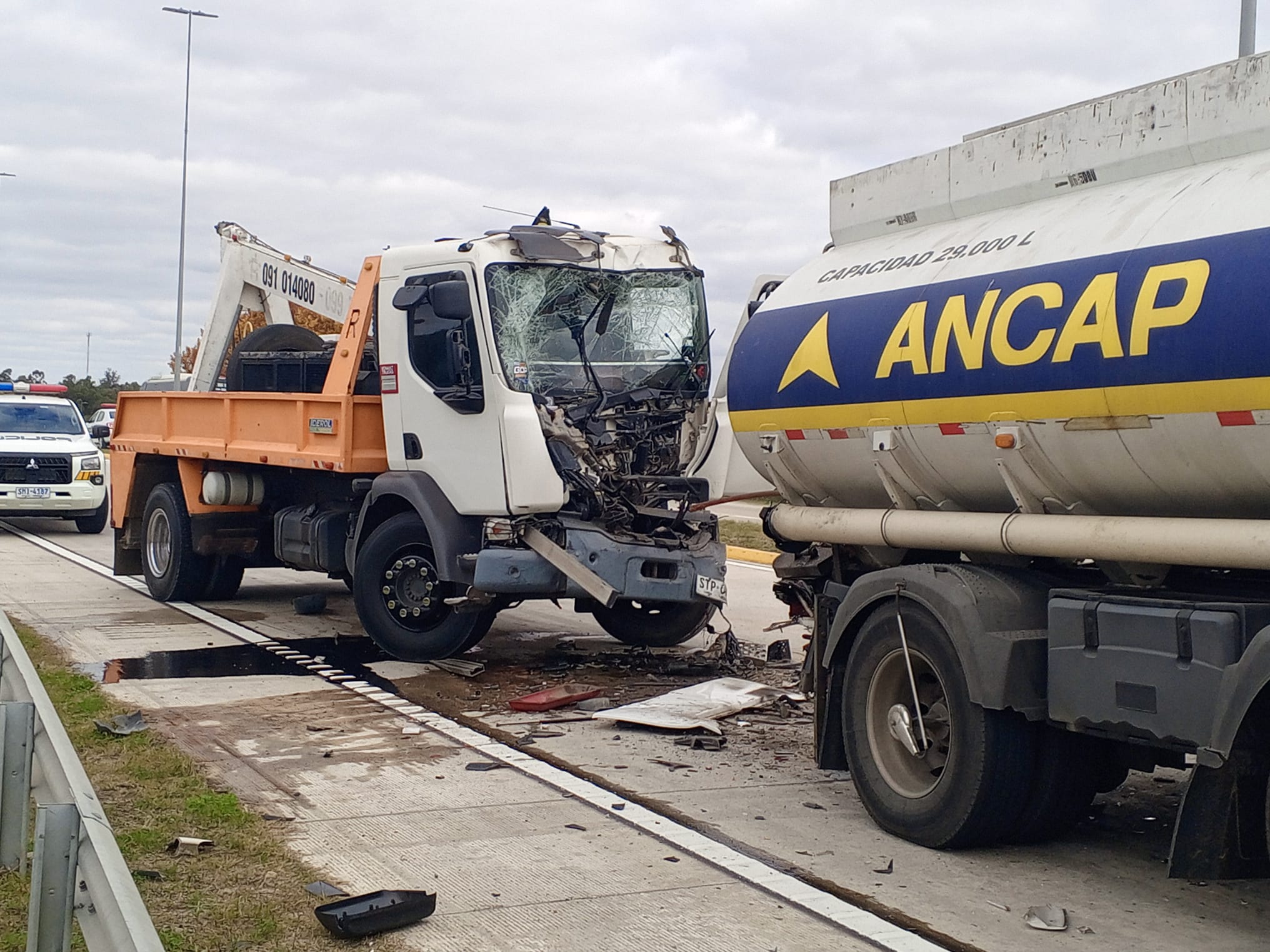 Choque_en_cadena_involucró_camión_cargado_con_combustible.jpeg