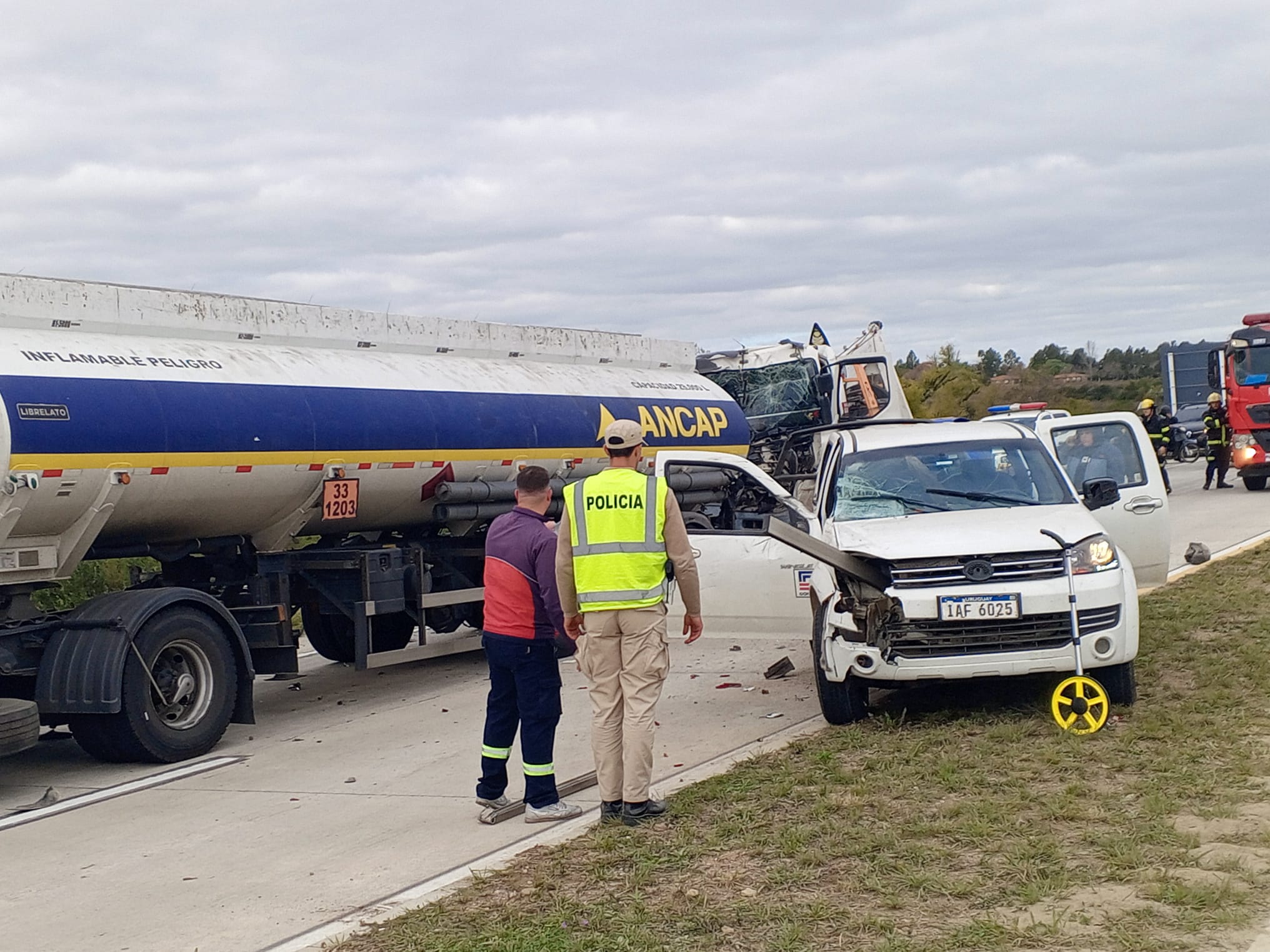 Choque_en_cadena_involucró_camión_cargado_con_combustible_3.jpeg