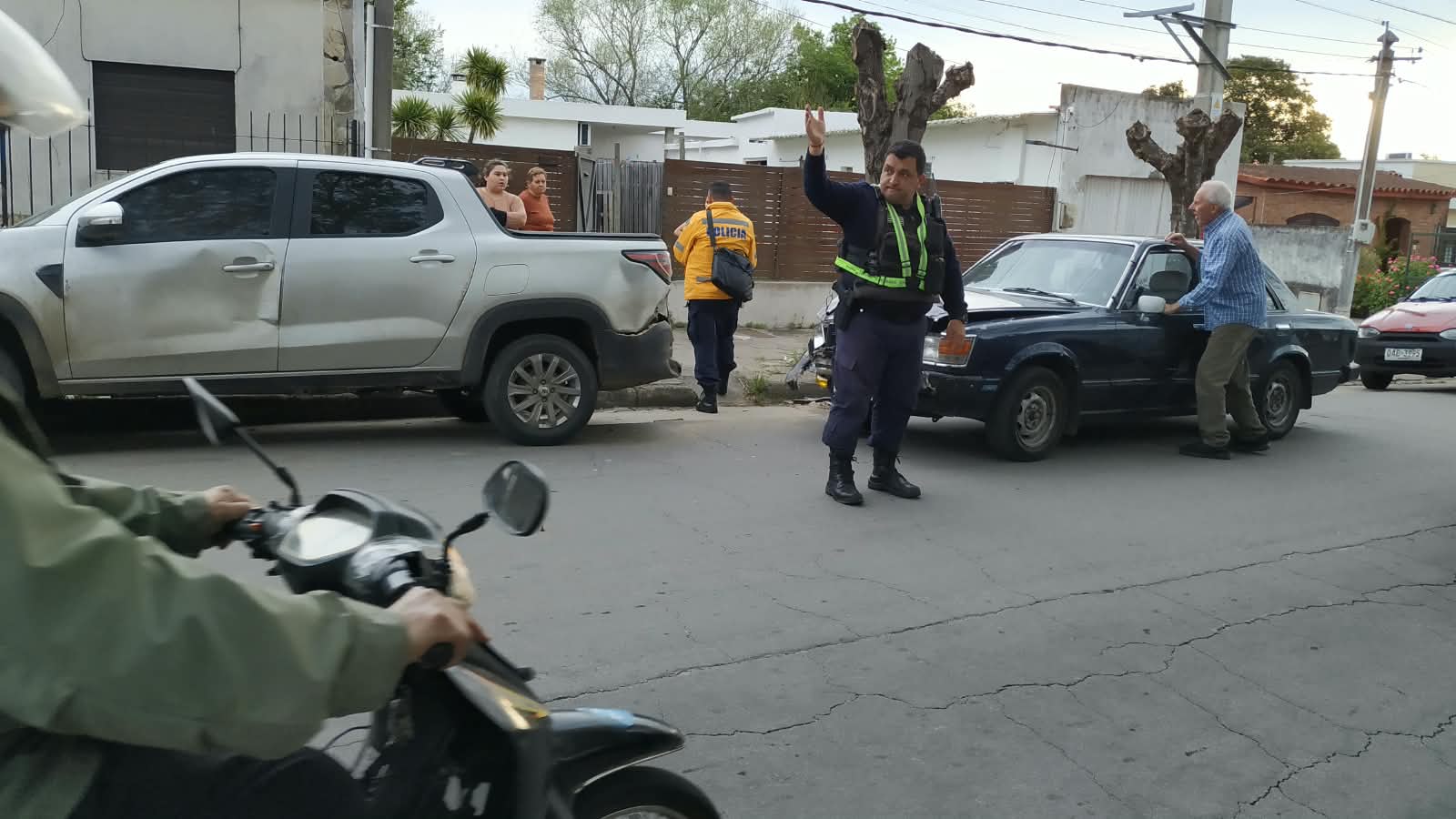 Choque_entre_un_auto_y_una_camioneta_en_Grauert_casi_Sierra_sin_lesionados_2.jpeg