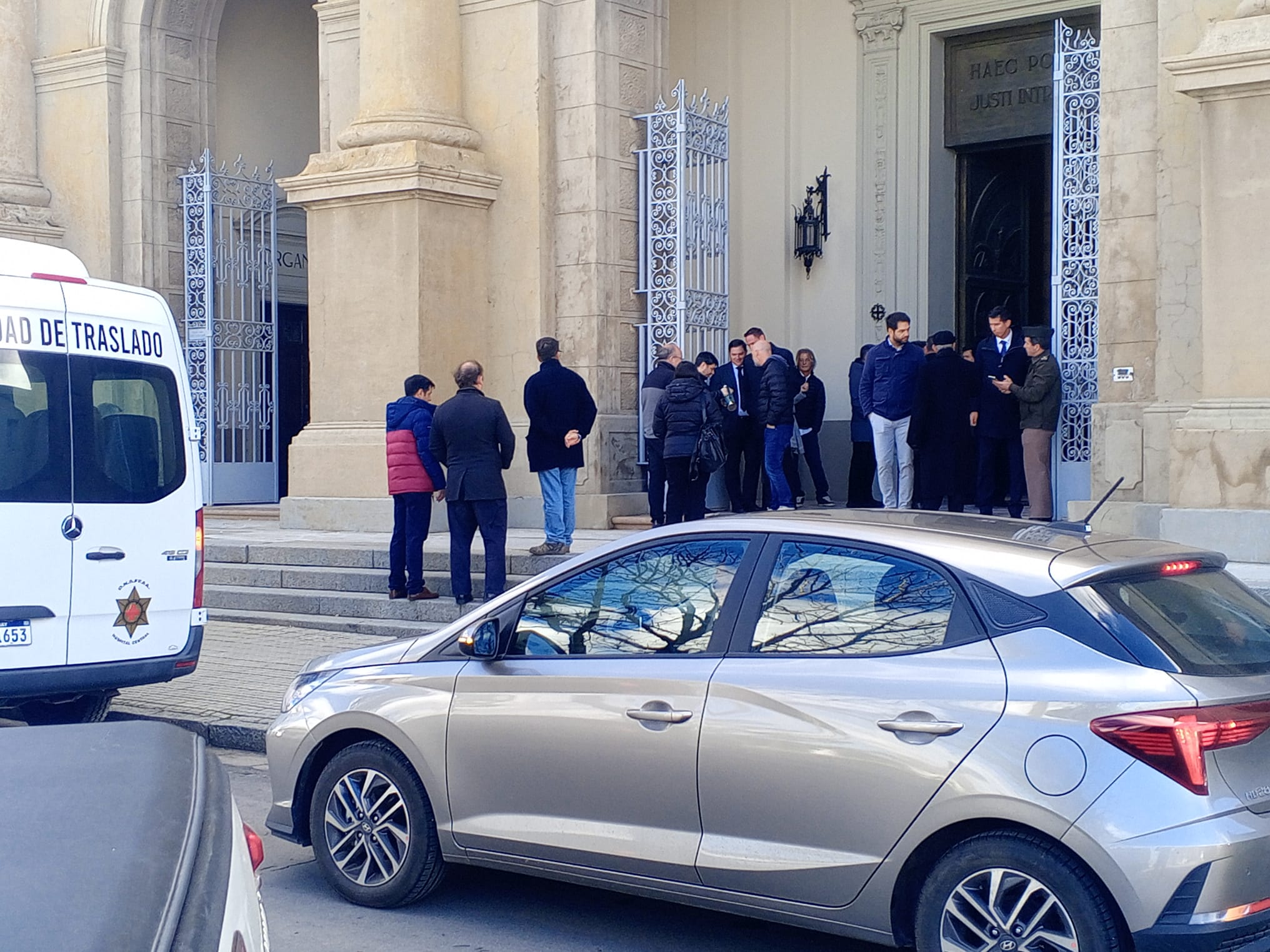 Comitiva_del_Vaticano_recorrió_el_Hipódromo_y_la_Catedral_de_Florida_3.jpeg