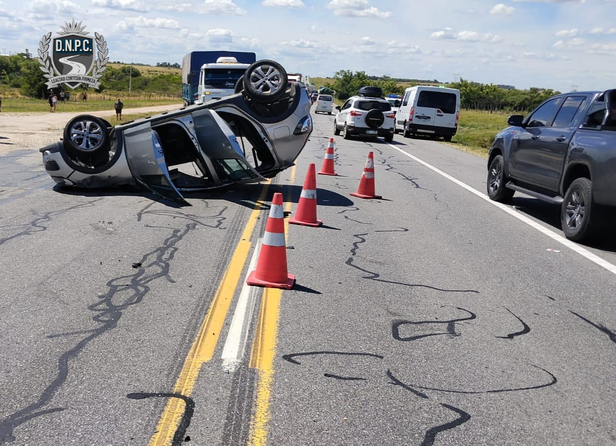 Cuatro_ciudadanos_argentinos_heridos_tras_vuelco_en_Ruta_3.jpeg