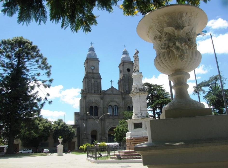 Culminaron_trabajos_de_reparación_del_alumbrado_en_Plaza_Asamblea.jpg